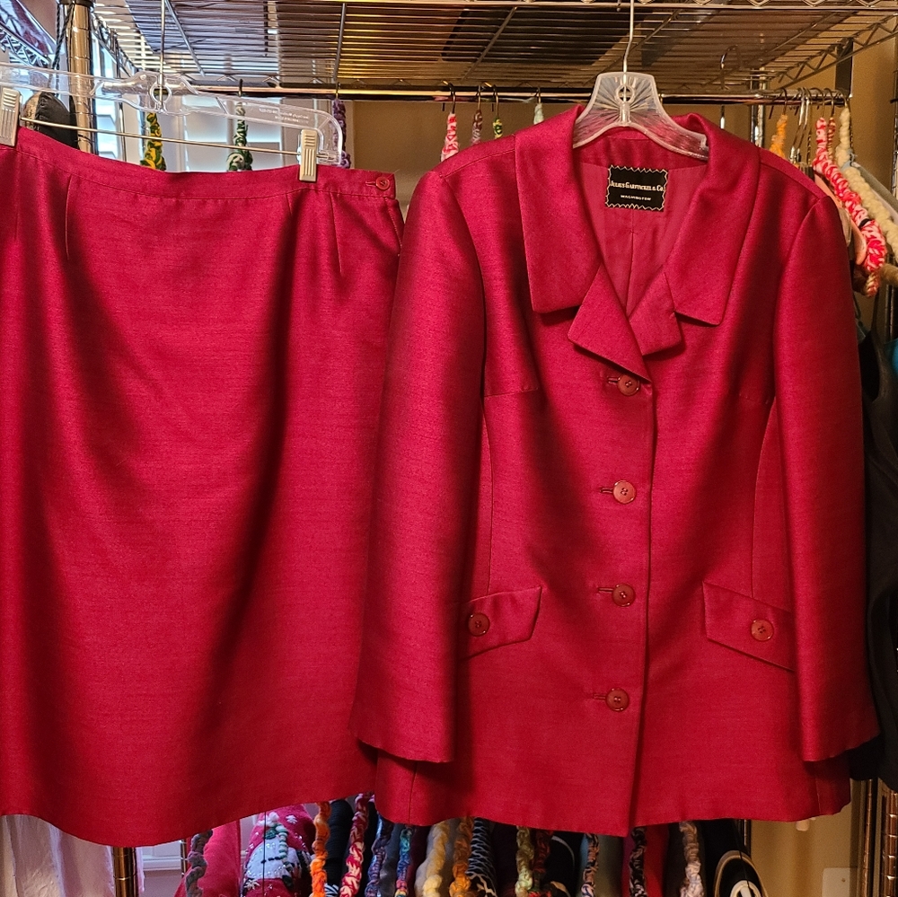 Vintage gorgeous skirt suit *Made in USA